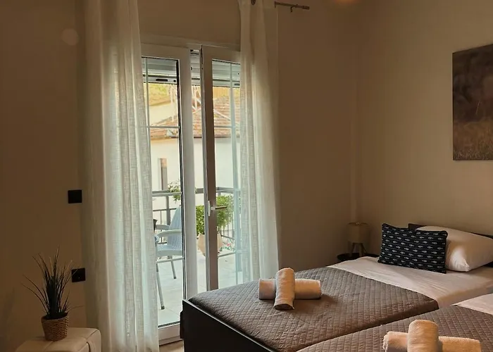 Anemelia Apartments-port *